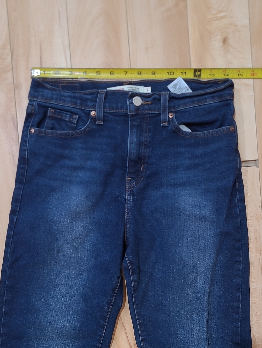 Levi's Slim Women's Size 2 Straight Jeans in Dark Indigo - Picture 2 of 8